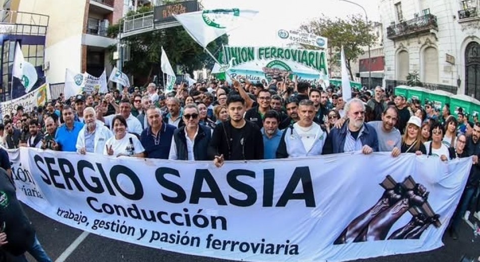 La CGT y gremios del transporte anuncian su rechazo al DNU que limita el derecho a huelga