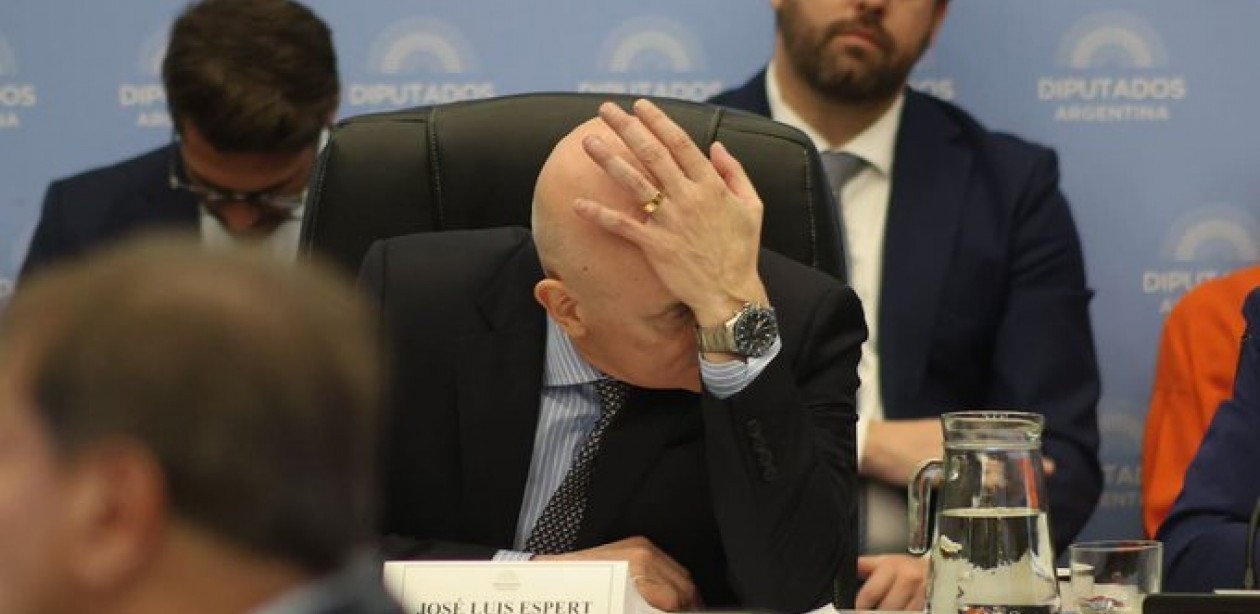 Acorralado por el escándalo, Espert renunció a su candidatura como diputado de LLA